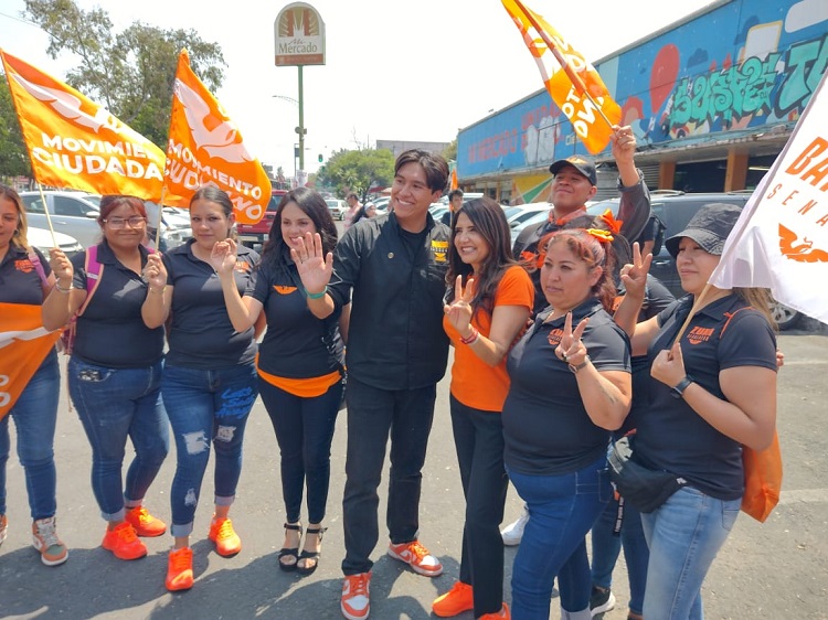 Leo Camacho y Alejandra Barrales